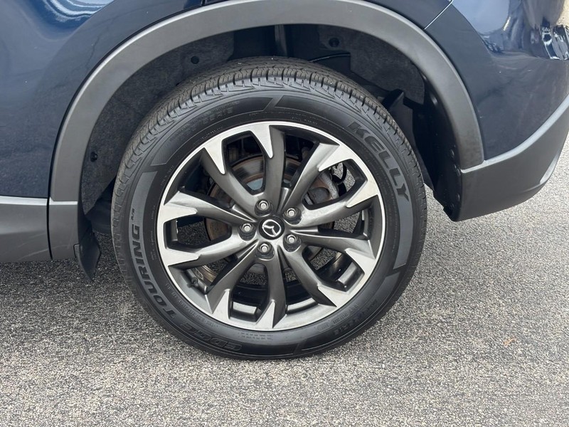 Mazda CX-5 Vehicle Full-screen Gallery Image 07