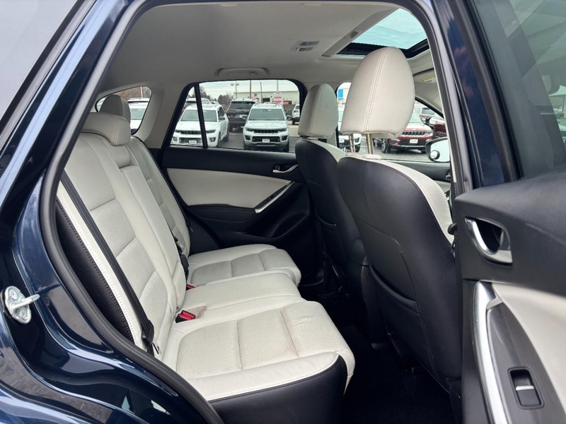 Mazda CX-5 Vehicle Full-screen Gallery Image 10