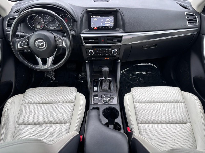 Mazda CX-5 Vehicle Full-screen Gallery Image 11