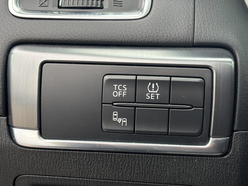 Mazda CX-5 Vehicle Full-screen Gallery Image 16