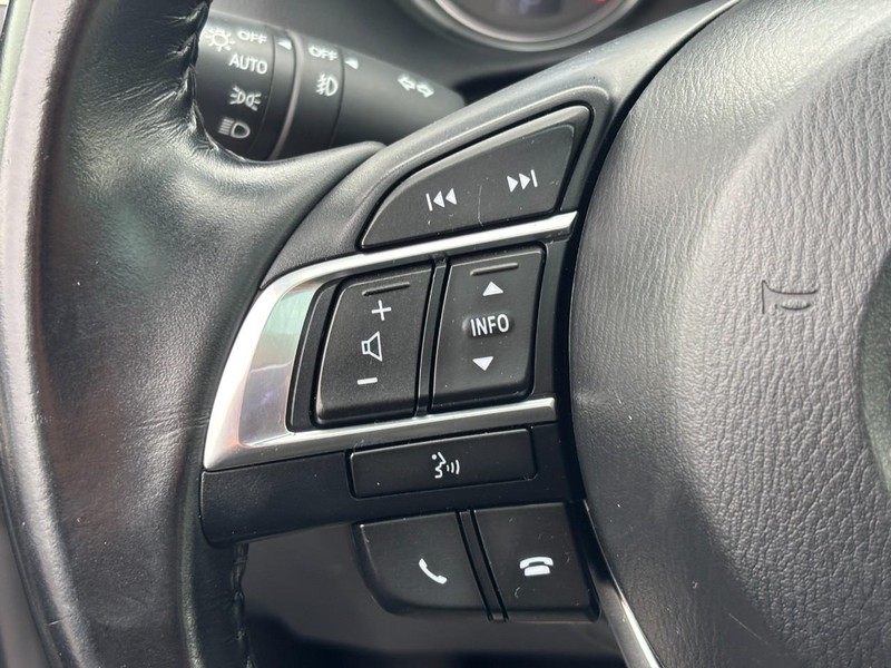 Mazda CX-5 Vehicle Full-screen Gallery Image 17