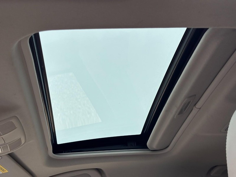 Mazda CX-5 Vehicle Full-screen Gallery Image 25