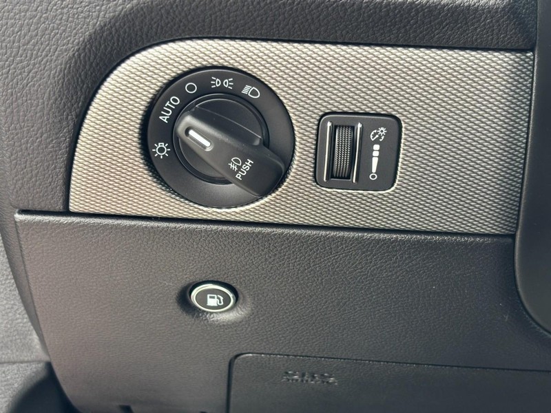 Dodge Durango Vehicle Full-screen Gallery Image 16