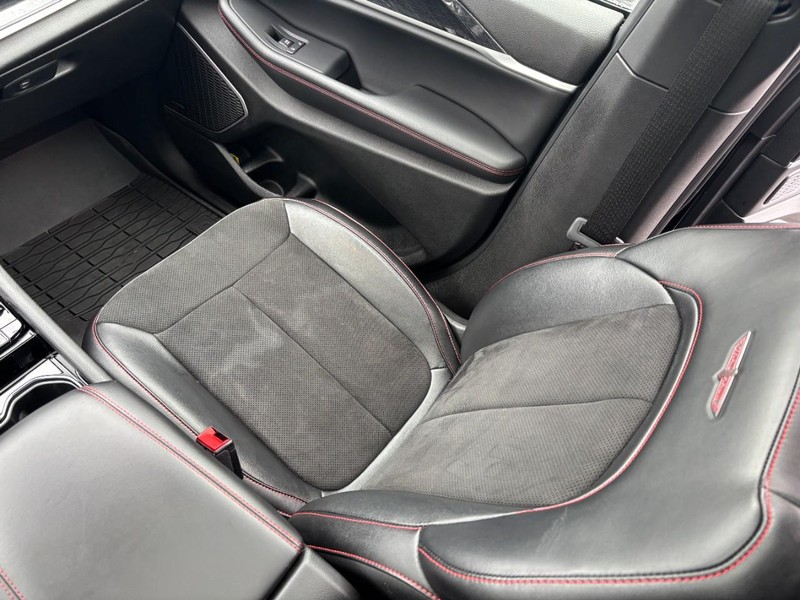 Jeep Grand Cherokee Vehicle Full-screen Gallery Image 15