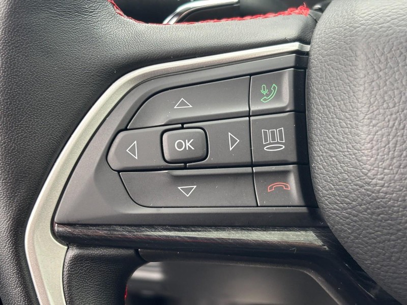 Jeep Grand Cherokee Vehicle Full-screen Gallery Image 17