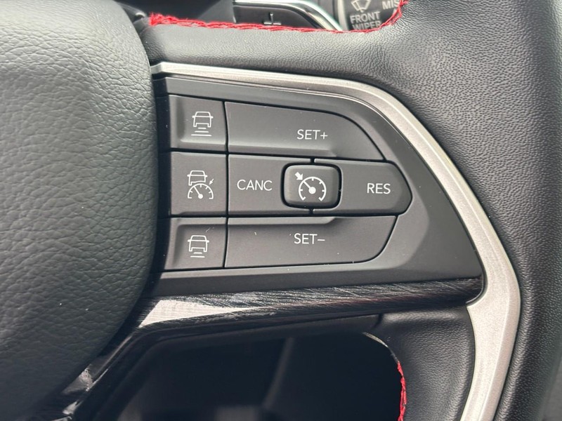 Jeep Grand Cherokee Vehicle Full-screen Gallery Image 18