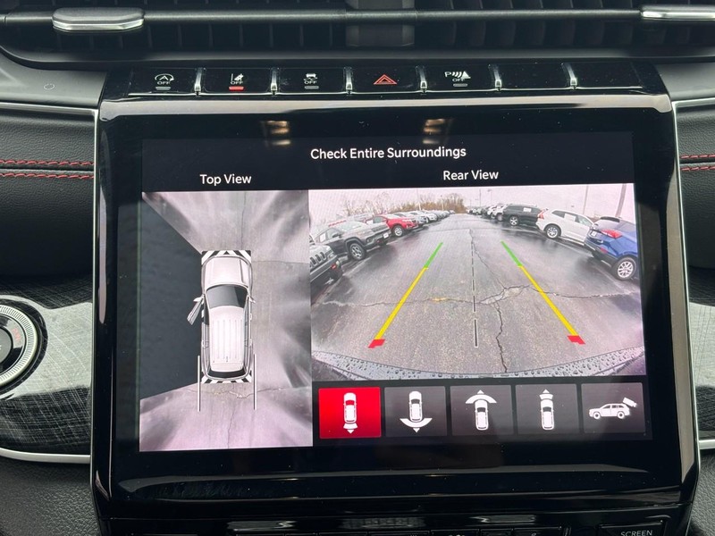 Jeep Grand Cherokee Vehicle Full-screen Gallery Image 21