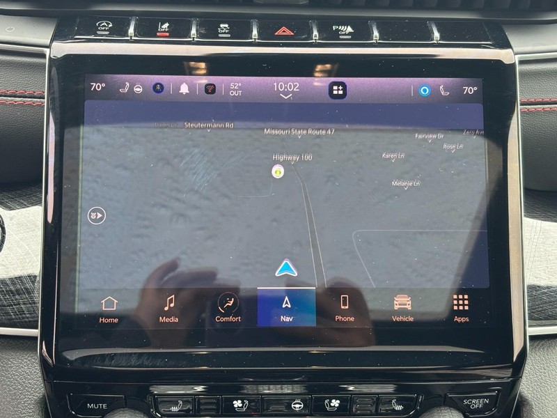 Jeep Grand Cherokee Vehicle Full-screen Gallery Image 22