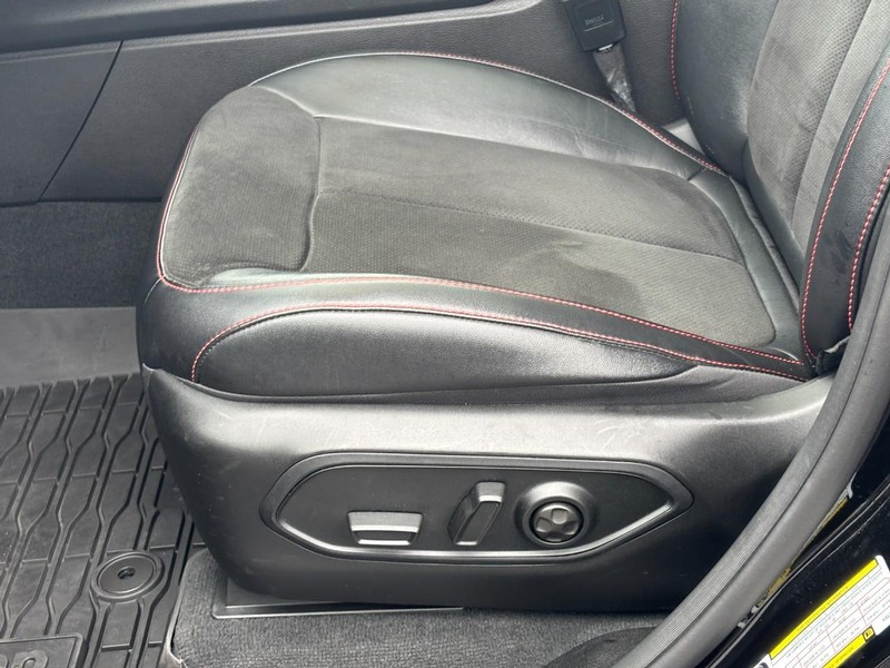 Jeep Grand Cherokee Vehicle Full-screen Gallery Image 26