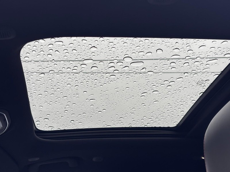 Jeep Grand Cherokee Vehicle Full-screen Gallery Image 27