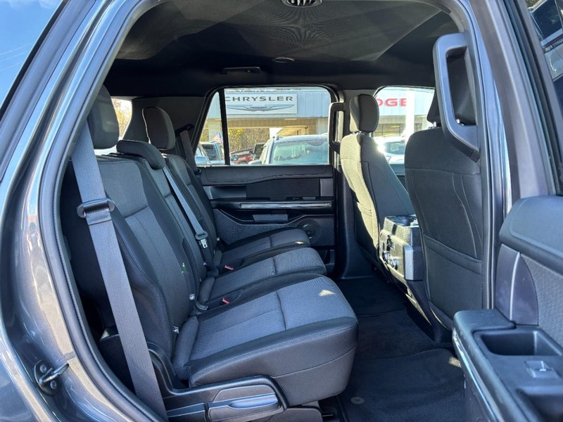 Ford Expedition Vehicle Full-screen Gallery Image 10