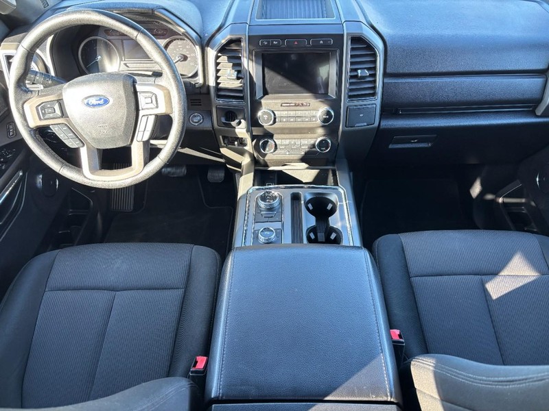 Ford Expedition Vehicle Full-screen Gallery Image 12