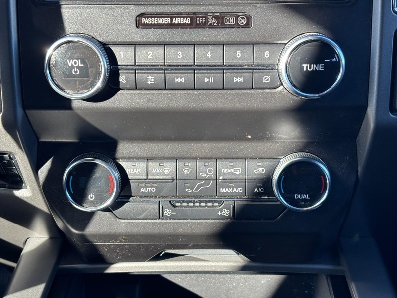 Ford Expedition Vehicle Full-screen Gallery Image 15