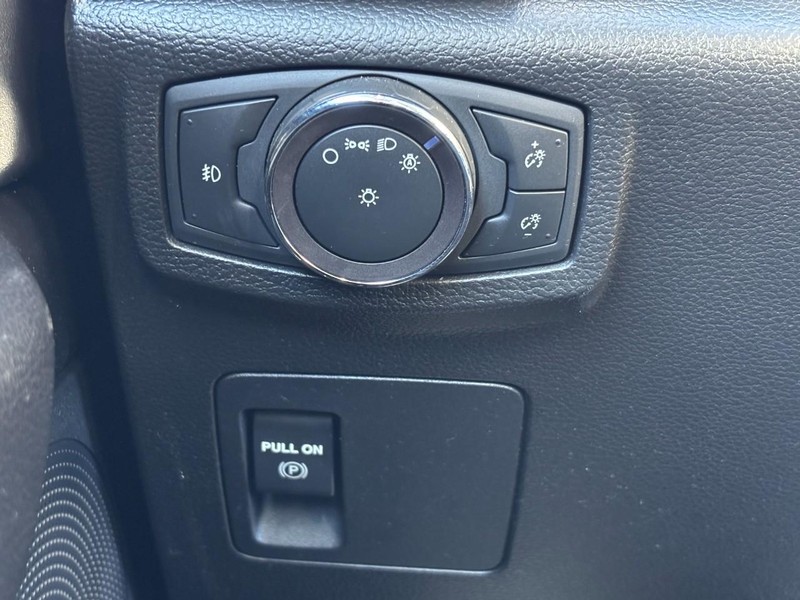 Ford Expedition Vehicle Full-screen Gallery Image 17