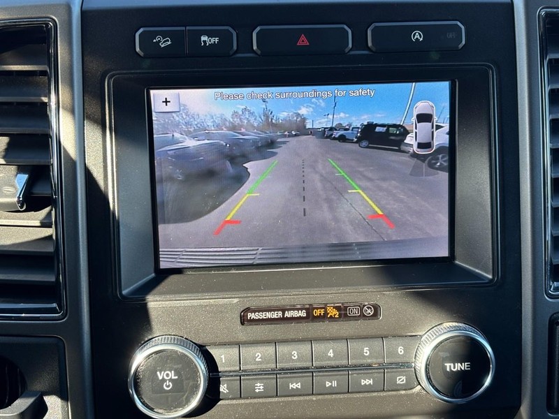 Ford Expedition Vehicle Full-screen Gallery Image 22