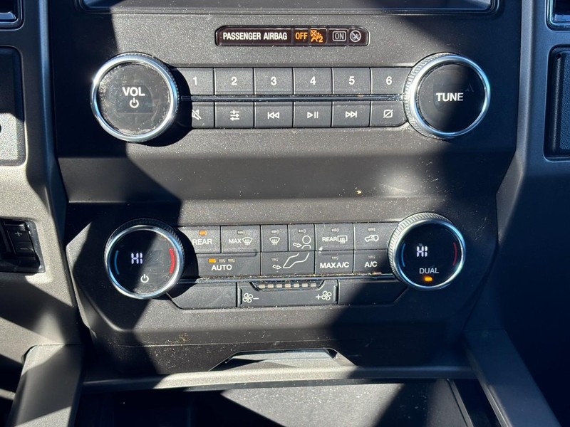 Ford Expedition Vehicle Full-screen Gallery Image 23