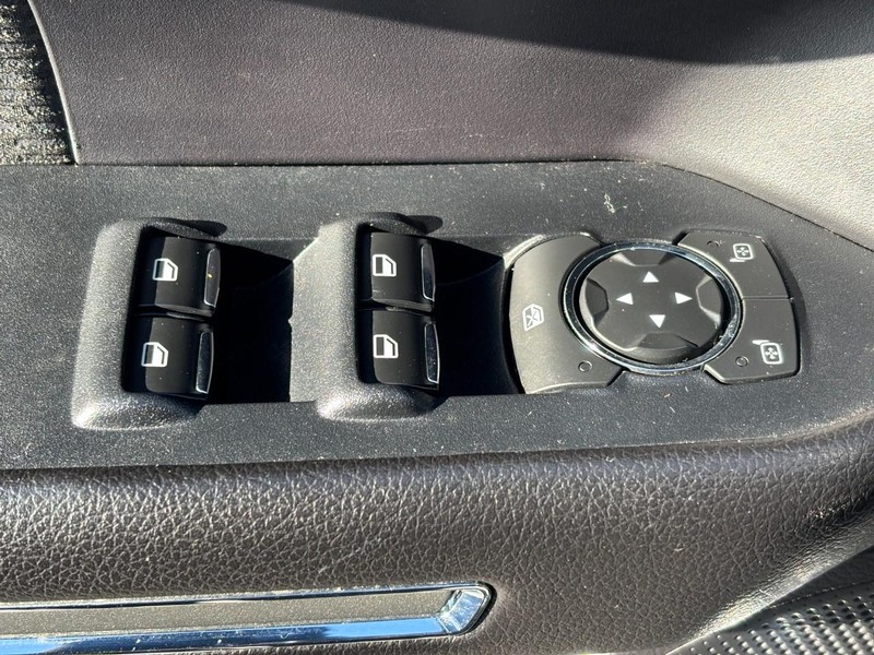 Ford Expedition Vehicle Full-screen Gallery Image 24