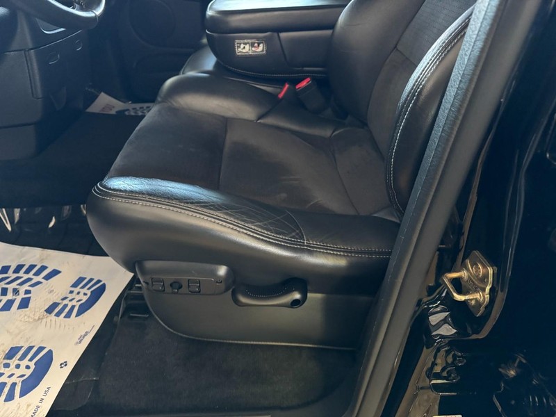 Dodge Ram SRT-10 Vehicle Full-screen Gallery Image 11