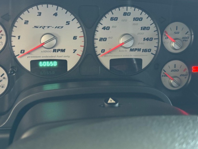 Dodge Ram SRT-10 Vehicle Full-screen Gallery Image 13