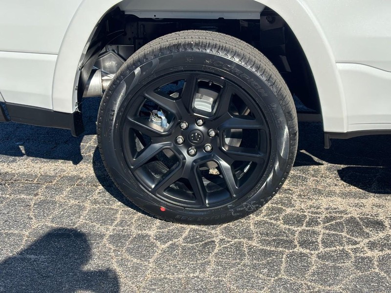 Ram 1500 Vehicle Full-screen Gallery Image 04