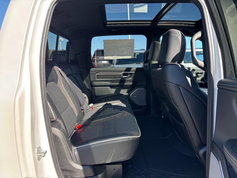 Ram 1500 Vehicle Full-screen Gallery Image 05