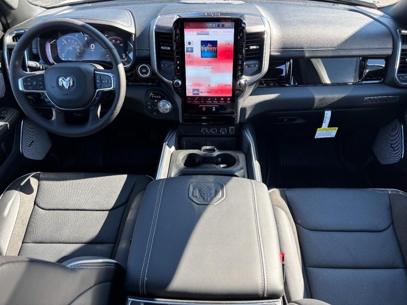 Ram 1500 Vehicle Full-screen Gallery Image 06