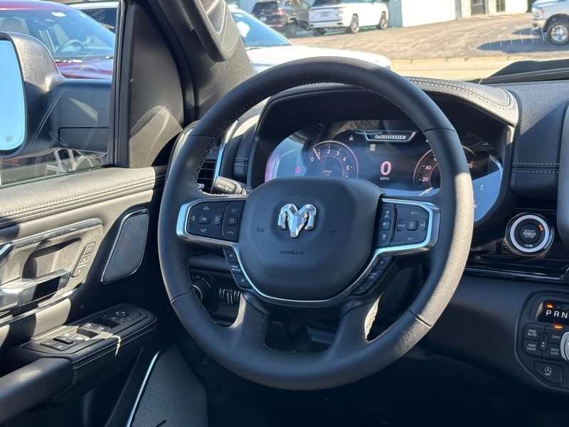 Ram 1500 Vehicle Full-screen Gallery Image 07