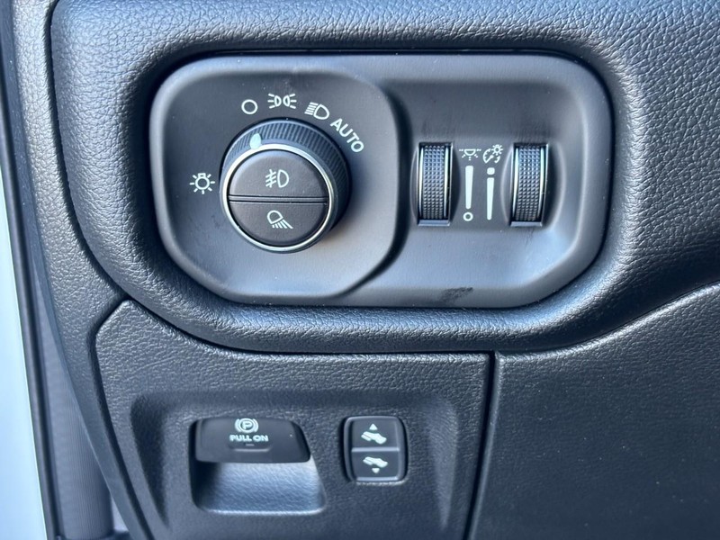 Ram 1500 Vehicle Full-screen Gallery Image 10