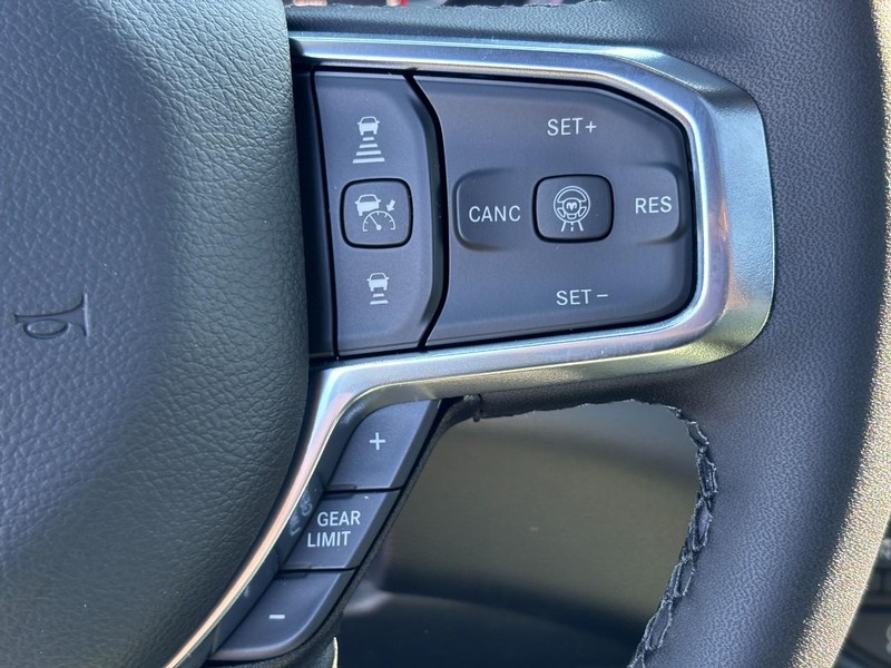 Ram 1500 Vehicle Full-screen Gallery Image 12