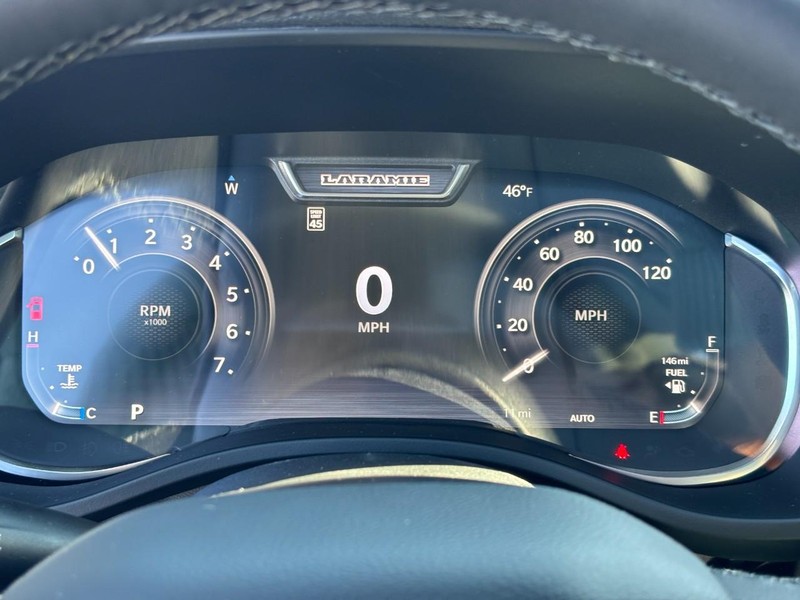 Ram 1500 Vehicle Full-screen Gallery Image 13