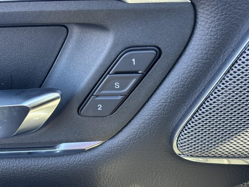 Ram 1500 Vehicle Full-screen Gallery Image 18