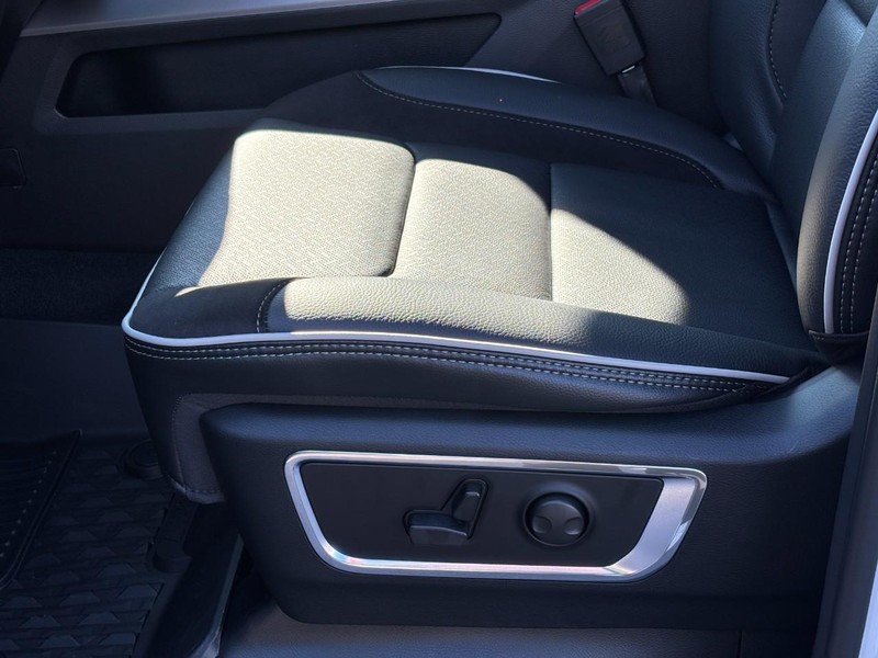 Ram 1500 Vehicle Full-screen Gallery Image 19