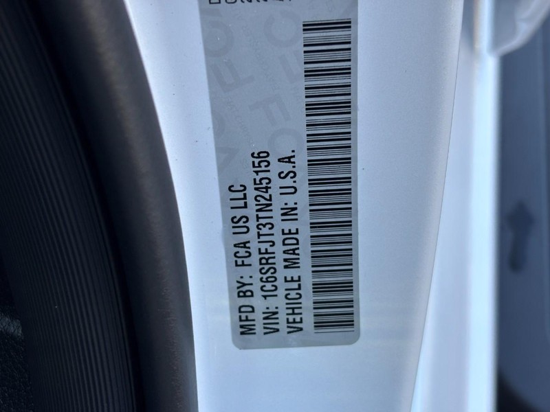 Ram 1500 Vehicle Full-screen Gallery Image 21