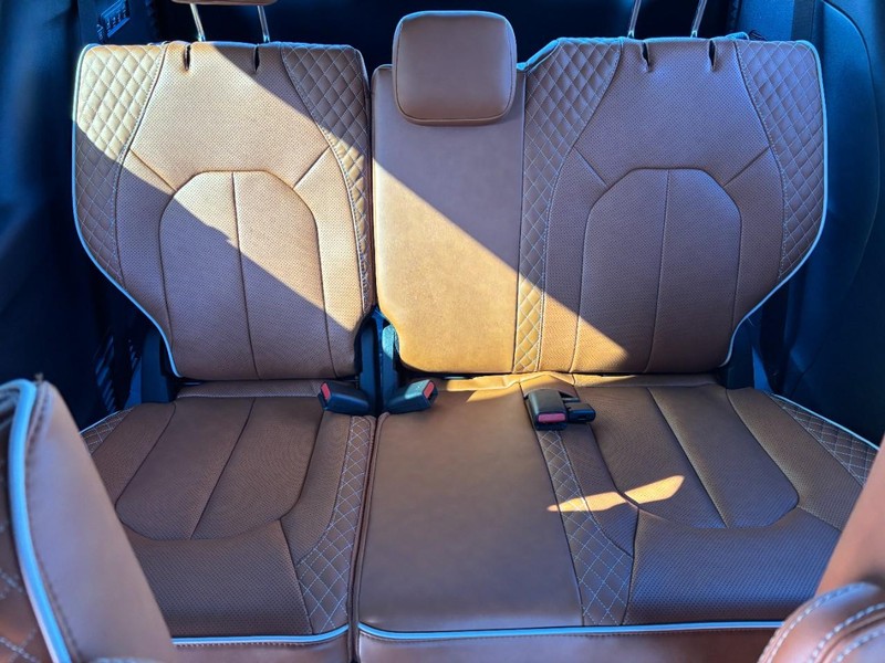 Chrysler Pacifica Vehicle Full-screen Gallery Image 06