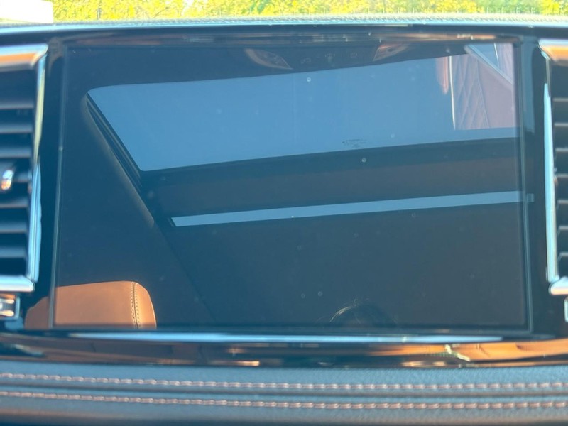 Chrysler Pacifica Vehicle Full-screen Gallery Image 09