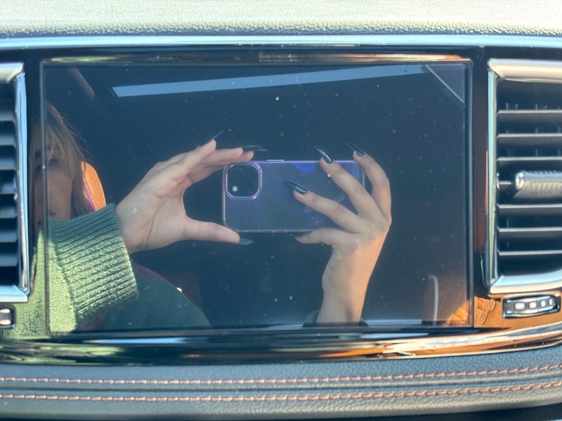 Chrysler Pacifica Vehicle Full-screen Gallery Image 16