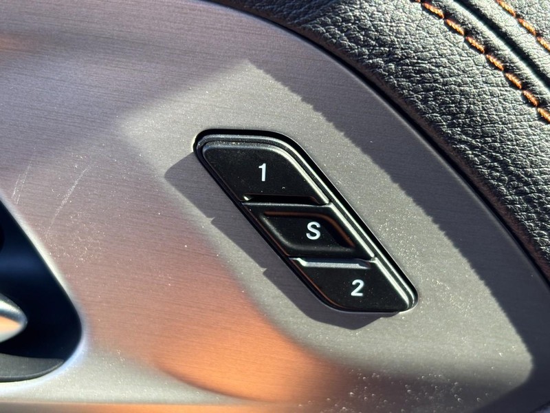 Chrysler Pacifica Vehicle Full-screen Gallery Image 19