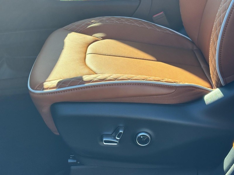 Chrysler Pacifica Vehicle Full-screen Gallery Image 20