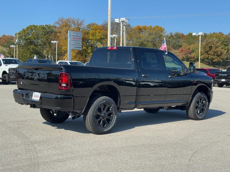 Ram 2500 Vehicle Full-screen Gallery Image 03
