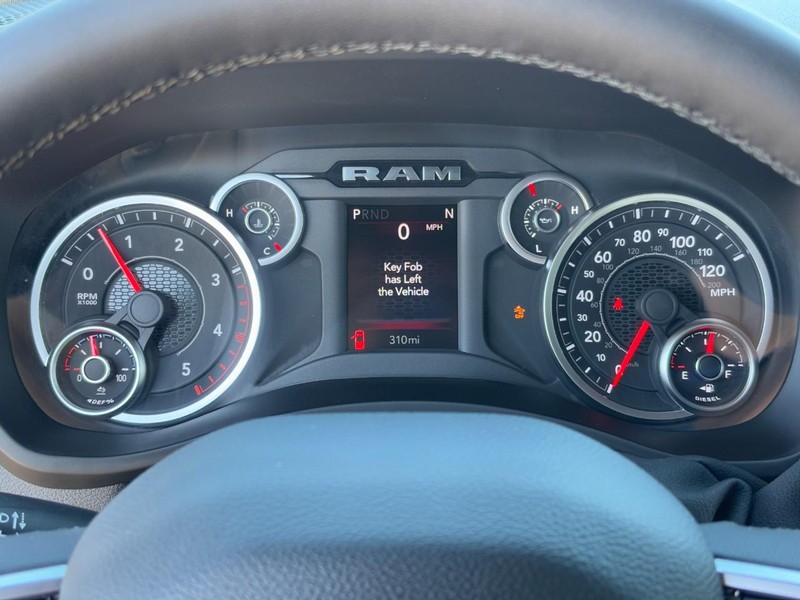 Ram 2500 Vehicle Full-screen Gallery Image 15