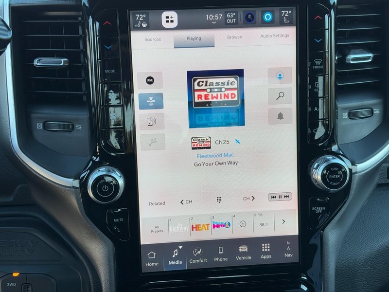 Ram 2500 Vehicle Full-screen Gallery Image 16