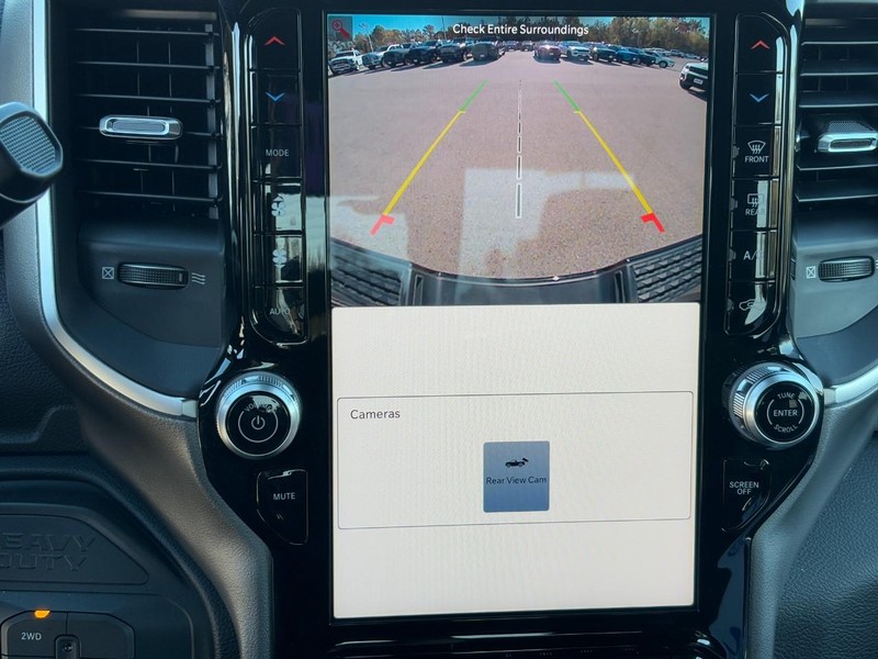 Ram 2500 Vehicle Full-screen Gallery Image 17