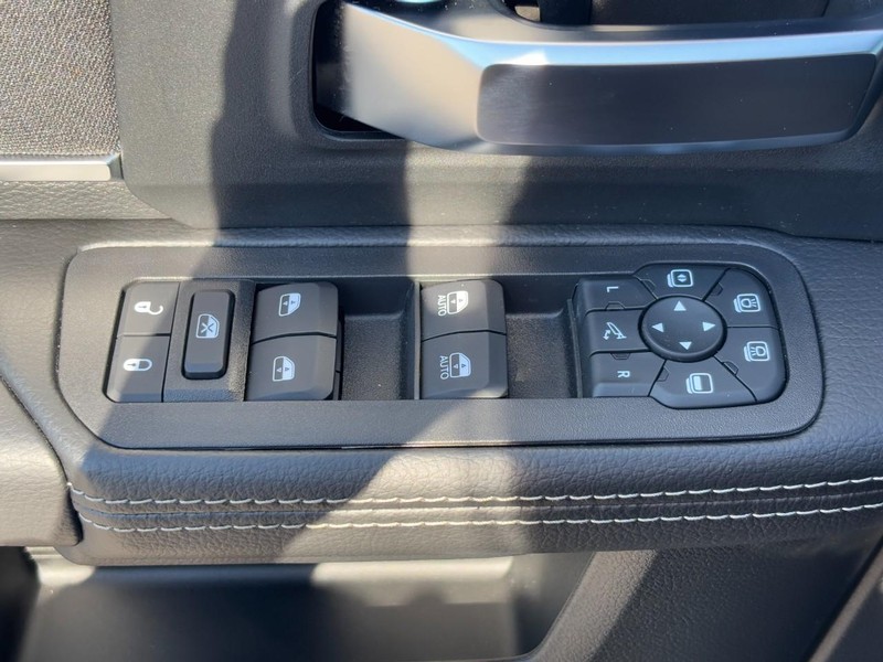 Ram 2500 Vehicle Full-screen Gallery Image 20