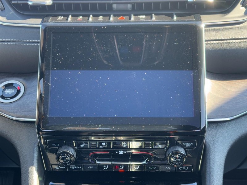 Jeep Grand Cherokee Vehicle Full-screen Gallery Image 08