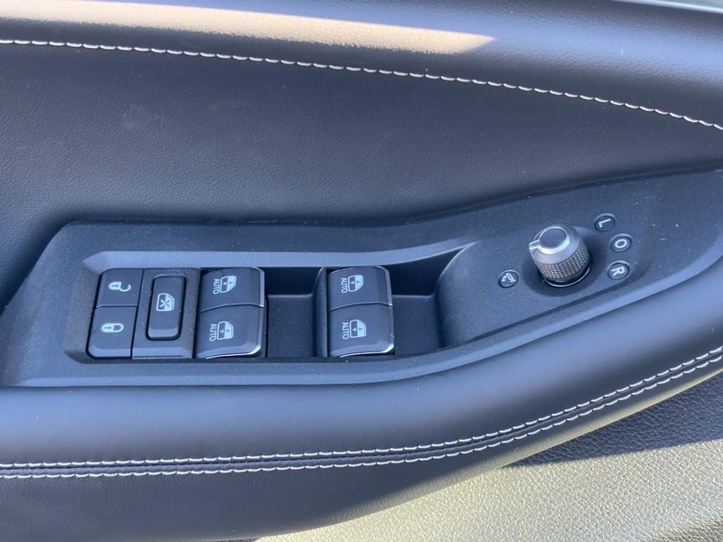 Jeep Grand Cherokee Vehicle Full-screen Gallery Image 16