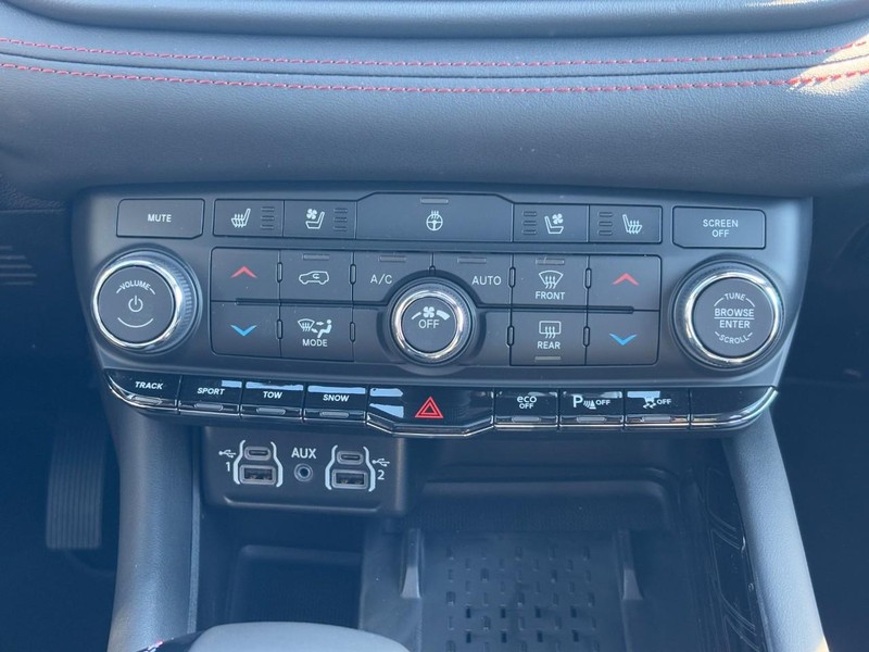 Dodge Durango Vehicle Full-screen Gallery Image 10