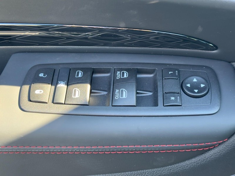 Dodge Durango Vehicle Full-screen Gallery Image 18