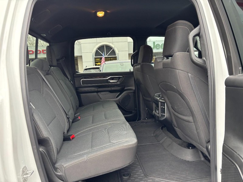 Ram 1500 Vehicle Full-screen Gallery Image 10