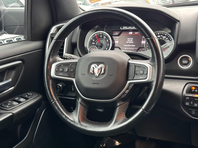 Ram 1500 Vehicle Full-screen Gallery Image 12