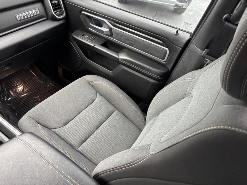 Ram 1500 Vehicle Full-screen Gallery Image 15